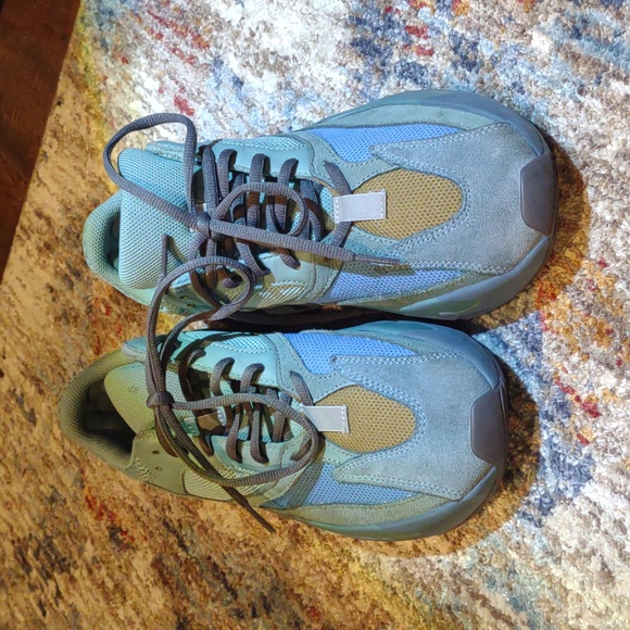 Adidas Yeezy Boost 700 - Picture 7 of 7